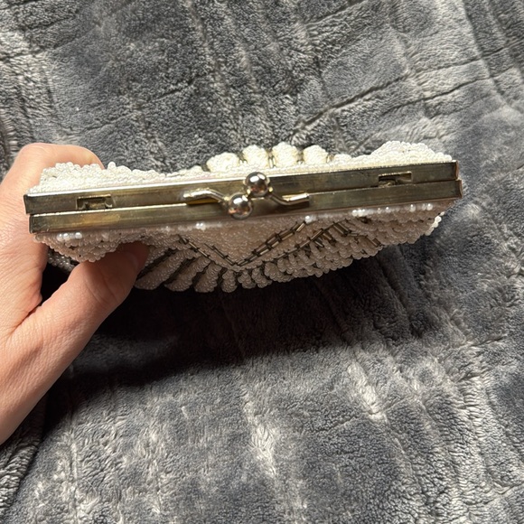 Vintage white beaded evening clutch/ bag /purse - Picture 7 of 15